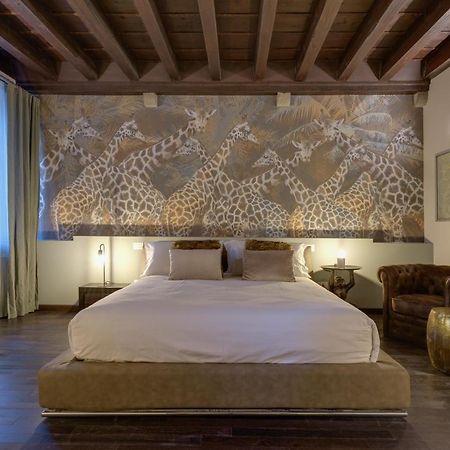 Palazzo Duomo Suites In Udine Center Zewnętrze zdjęcie