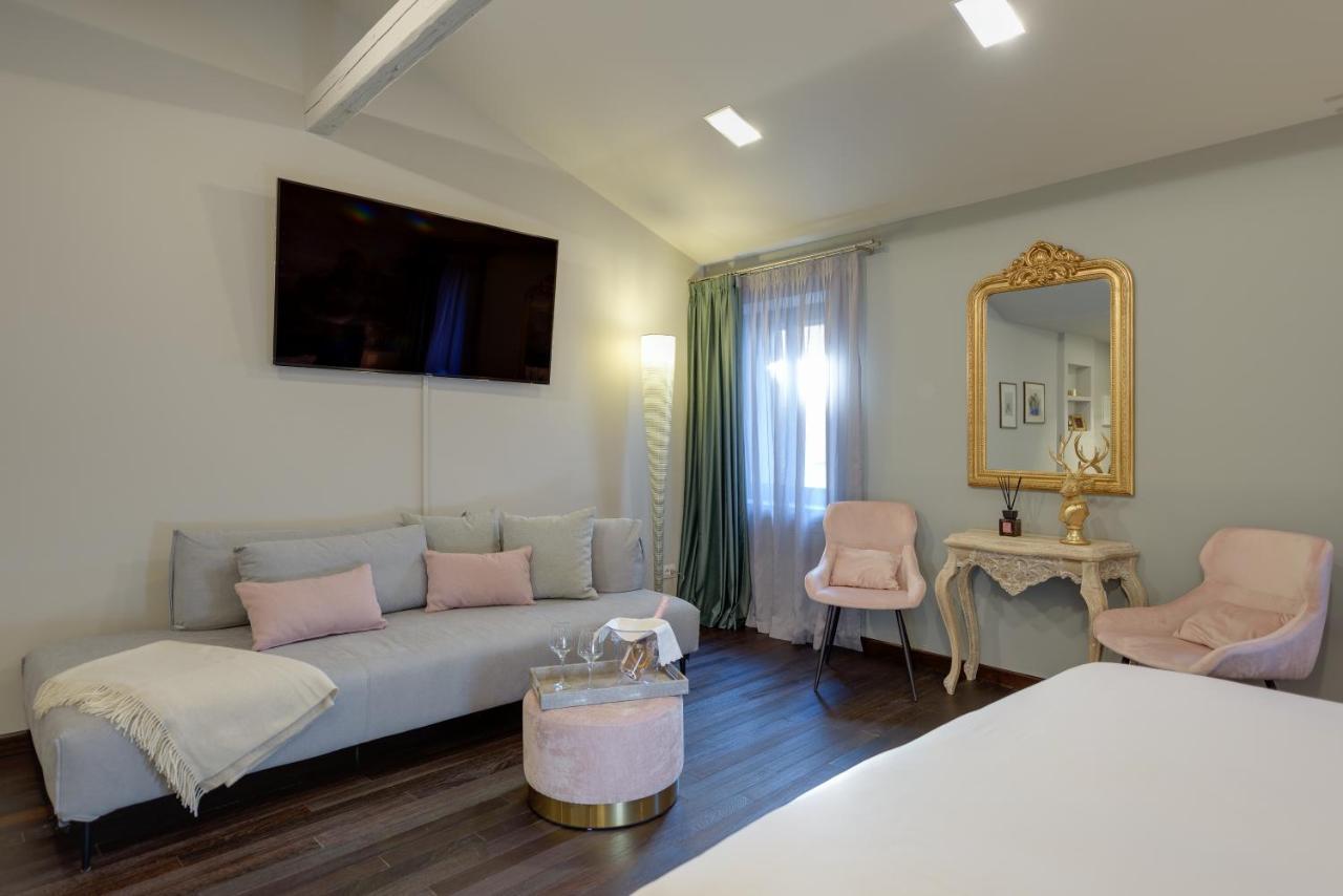 Palazzo Duomo Suites In Udine Center Zewnętrze zdjęcie